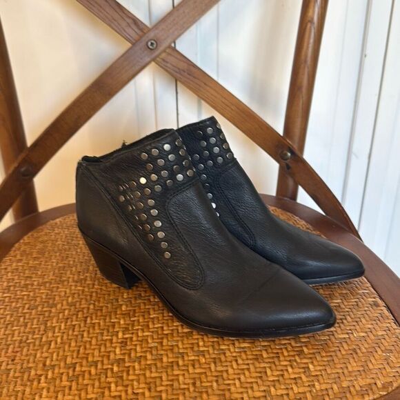 1. State black leather grommet black bootie 6 - Picture 2 of 10